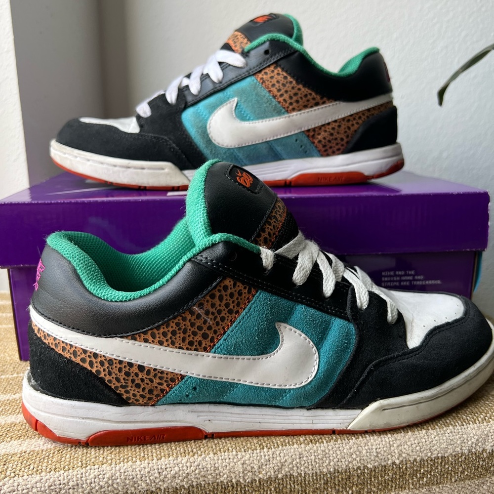 Nike sb 6.0 Air Morgan Skate Shoes
Dunk Low Teal Leopard
311839-016 size 8 mogan